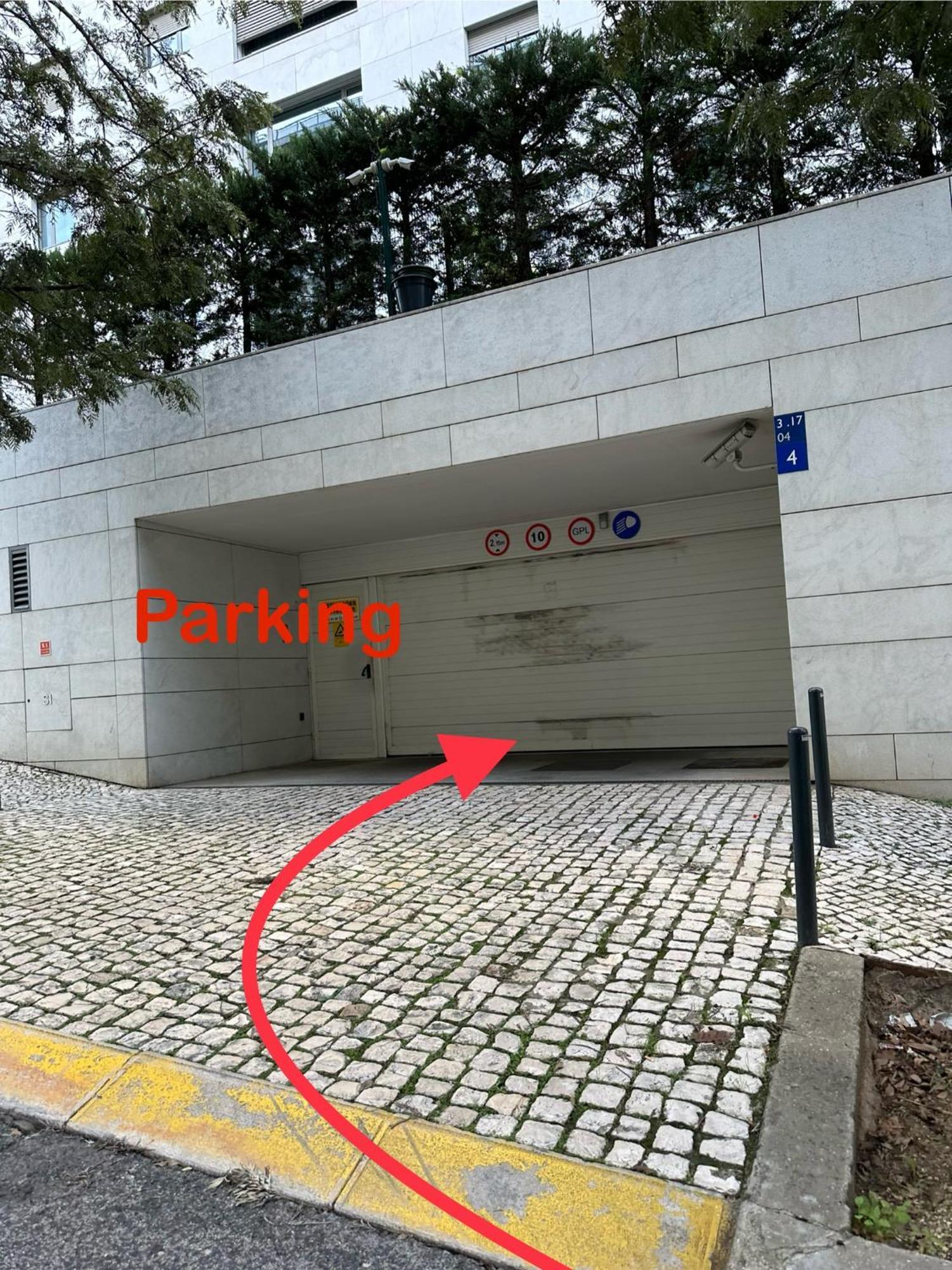 Bom Dia Parque Nacoes W * Lisbon